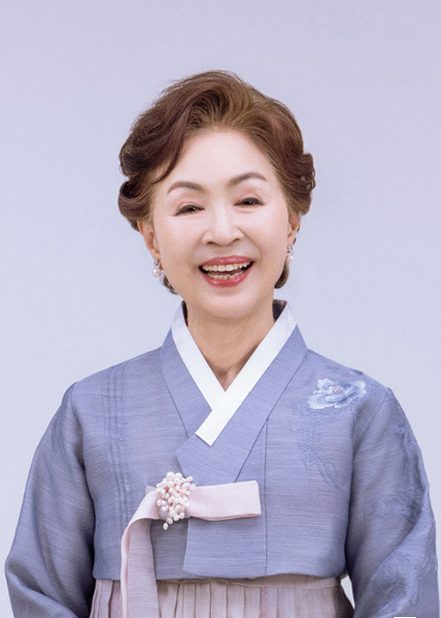 담담한 표정의 인물 촬영 — 촬영 스타일 예시