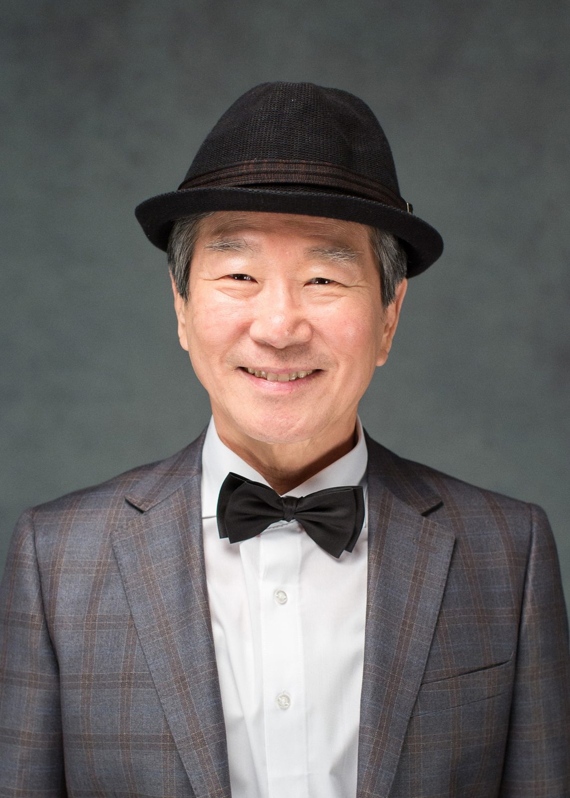 밝은 배경의 인물 촬영 — 촬영 스타일 예시