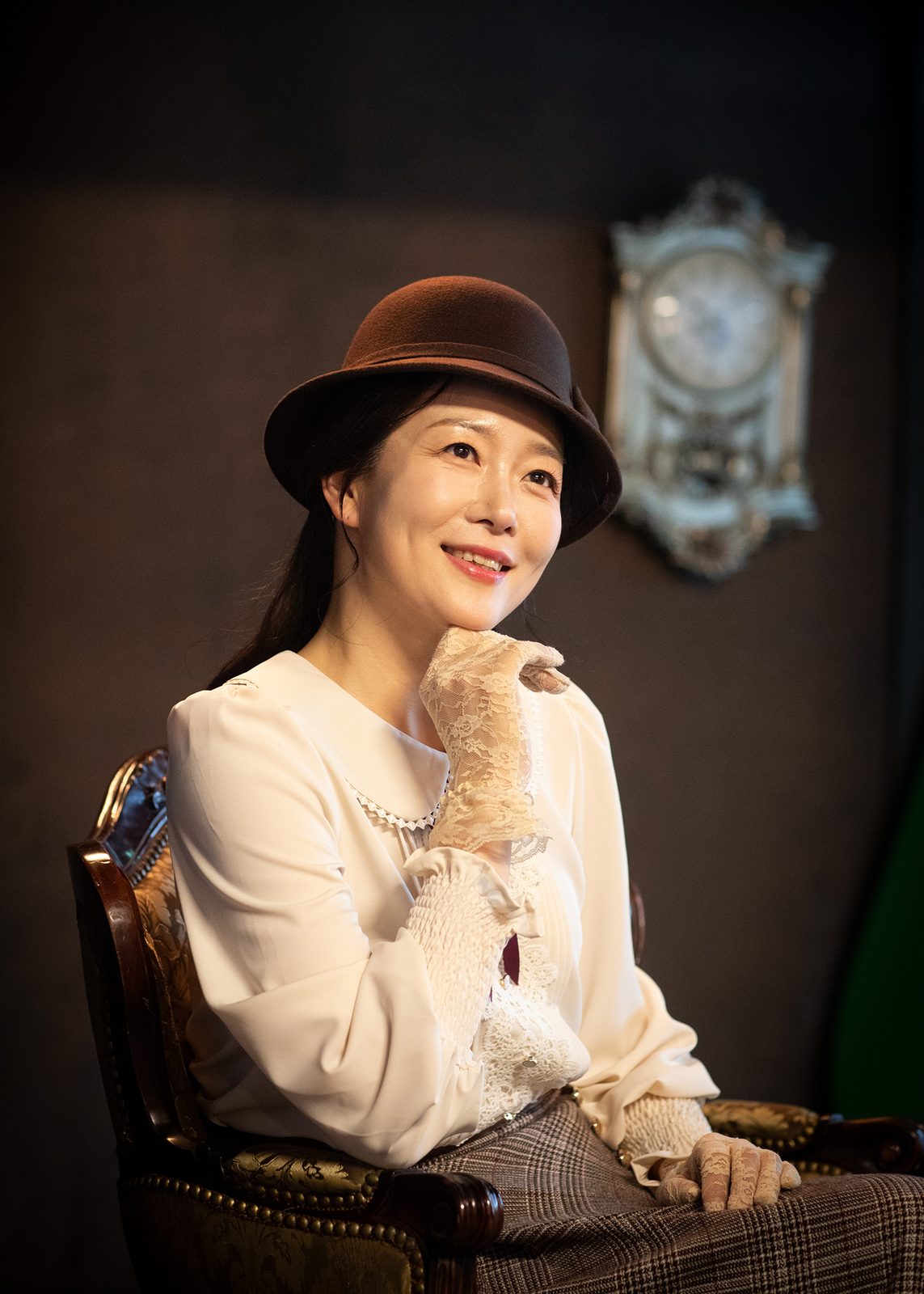 프로필사진과 증명사진, 같은 사람을 다르게 찍는 법 대표 사진