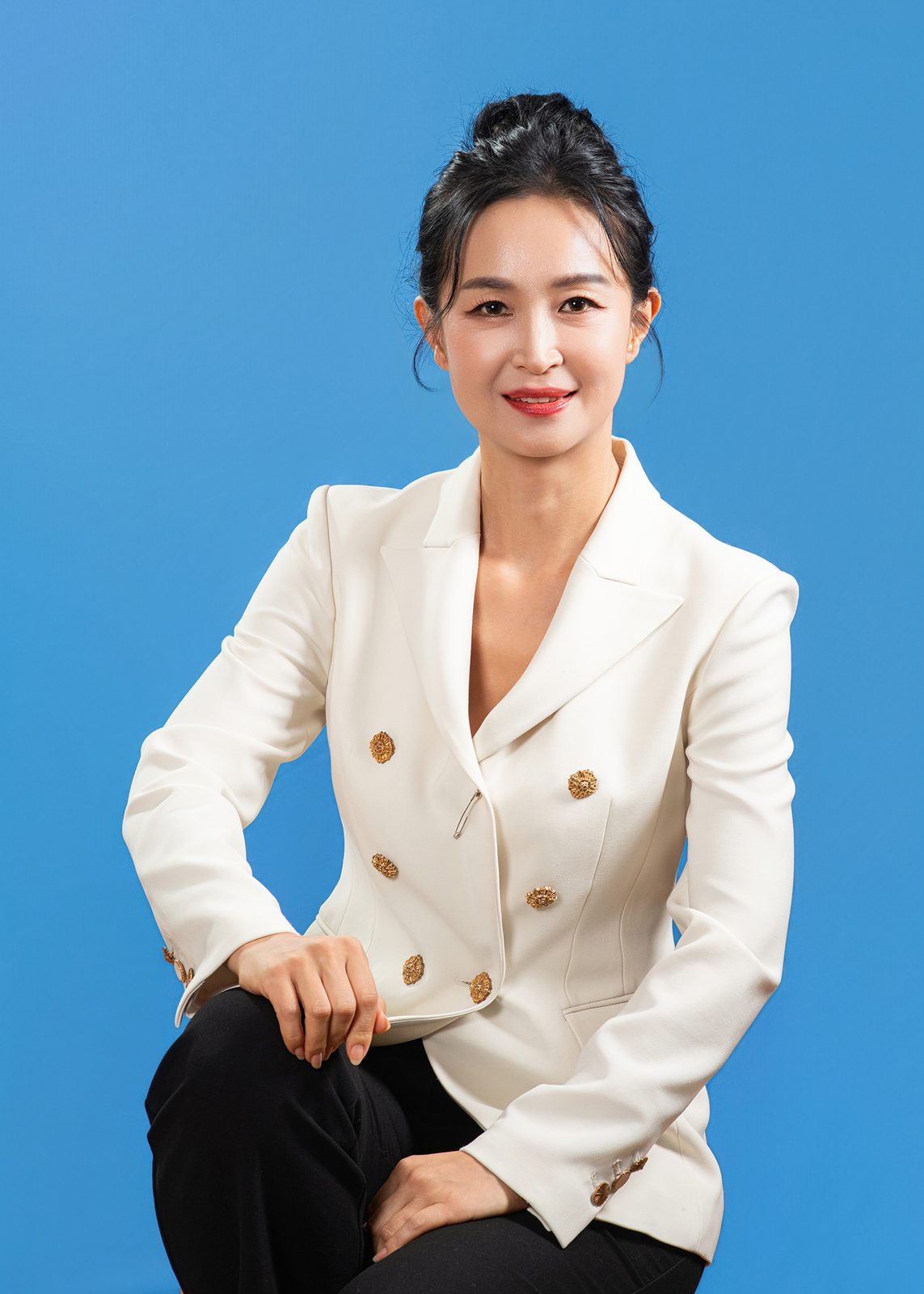 밝은 배경의 프로필 촬영 — 촬영 스타일 예시