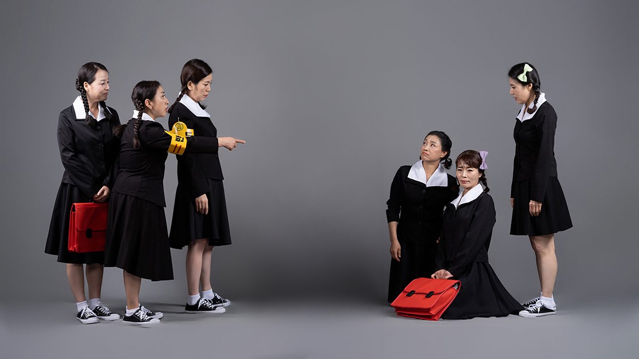 정장 컨셉 우정사진 촬영 스타일 예시