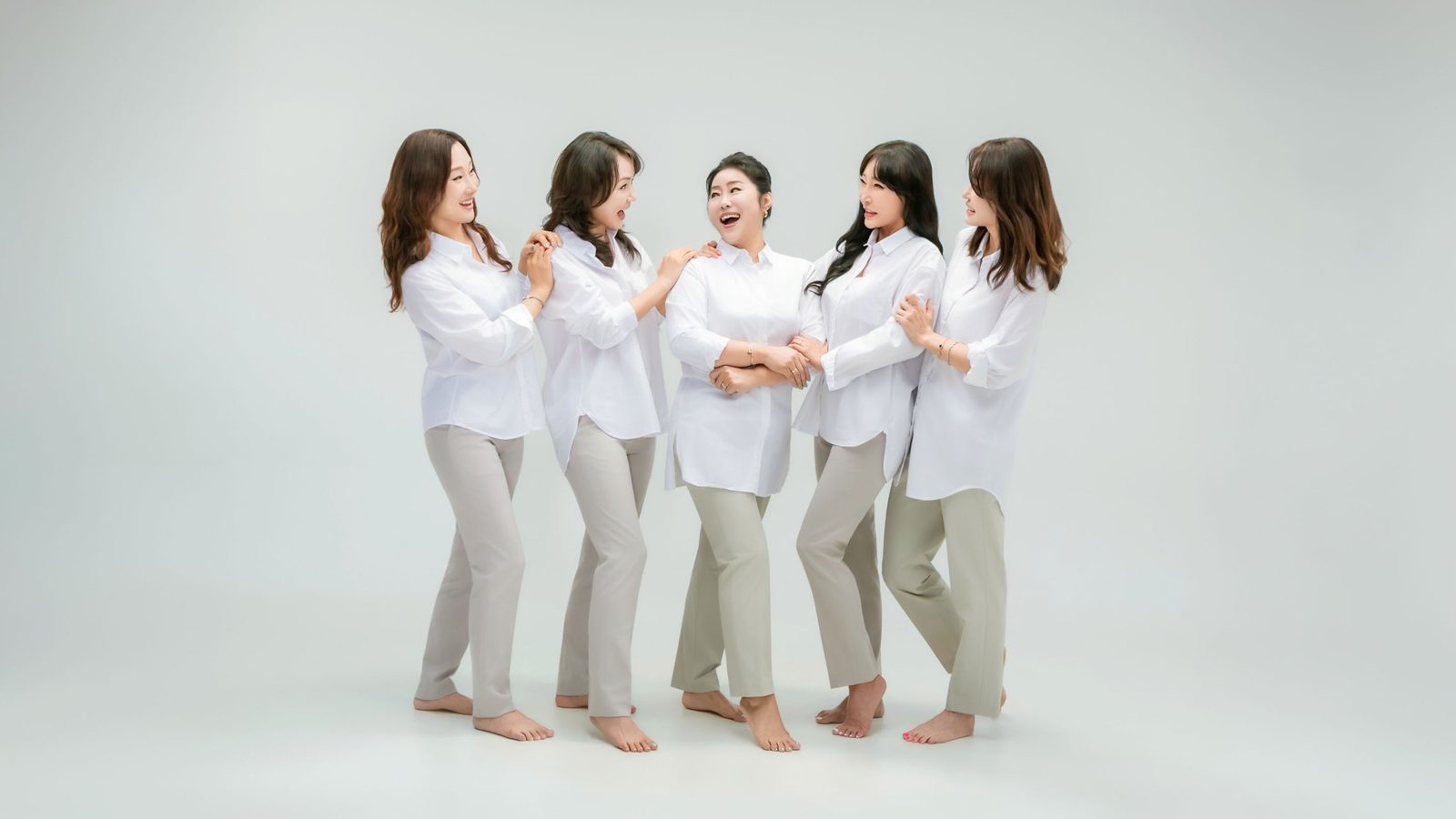 창원 우정사진, 다섯이 같은 옷을 입으면 어떻게 보일까 사진 3