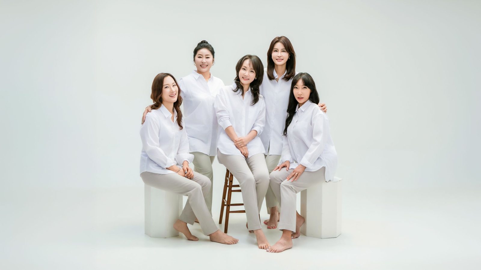 창원 우정사진, 다섯이 같은 옷을 입으면 어떻게 보일까 사진 4