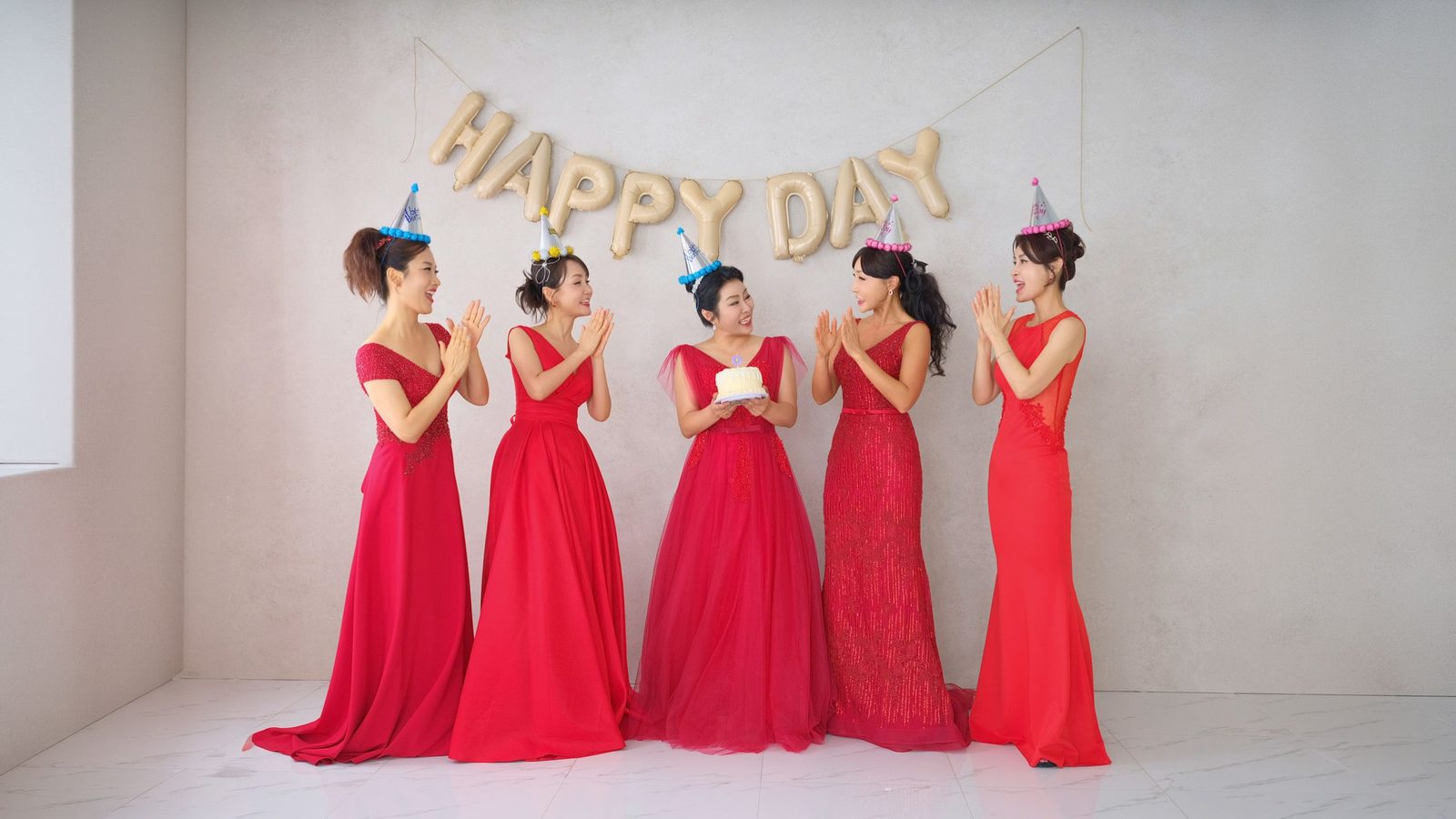 진주 우정사진 — 생일이 아닌 날에 가랜드를 단 이유 사진 5