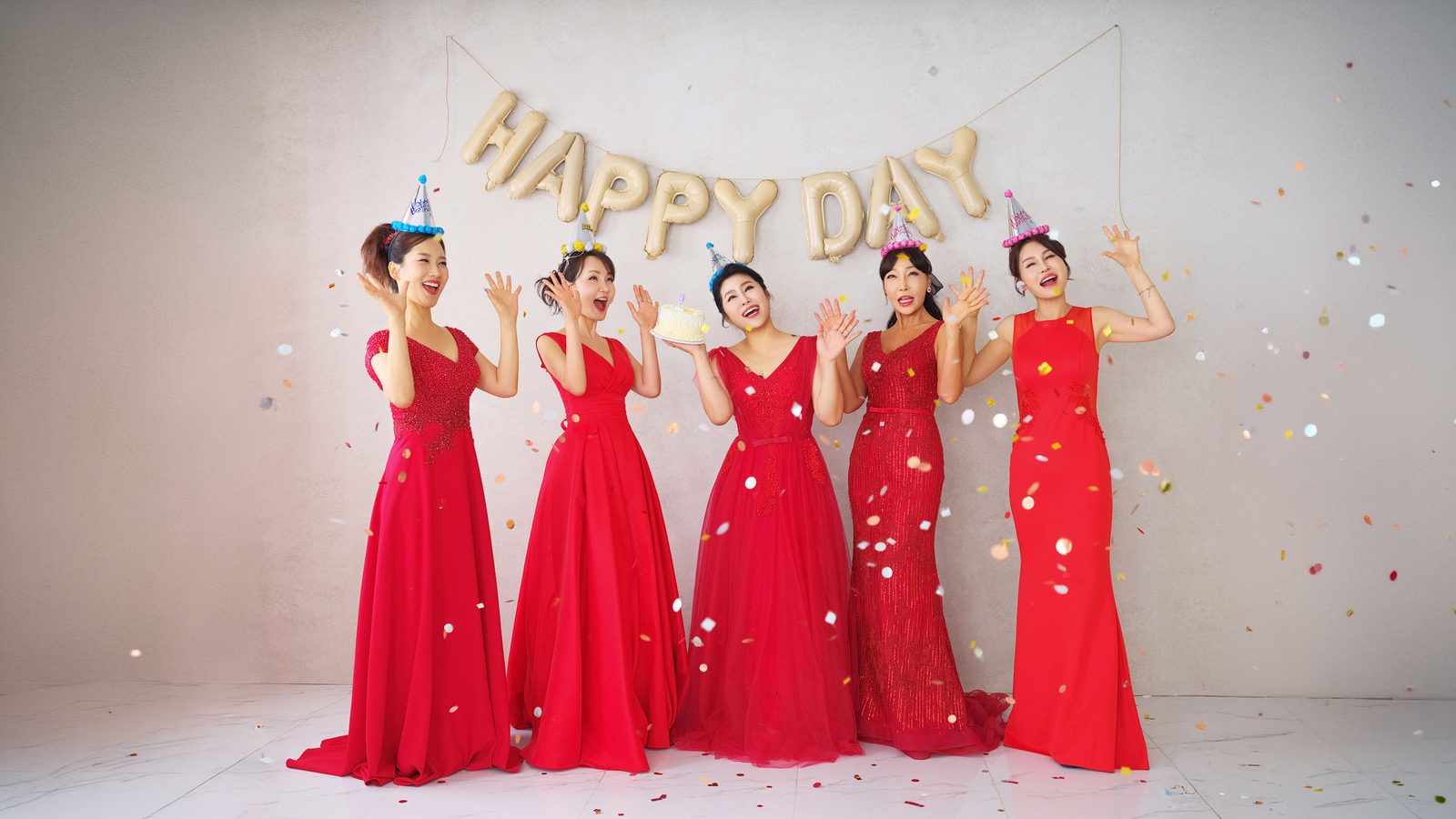 진주 우정사진 — 생일이 아닌 날에 가랜드를 단 이유 사진 6
