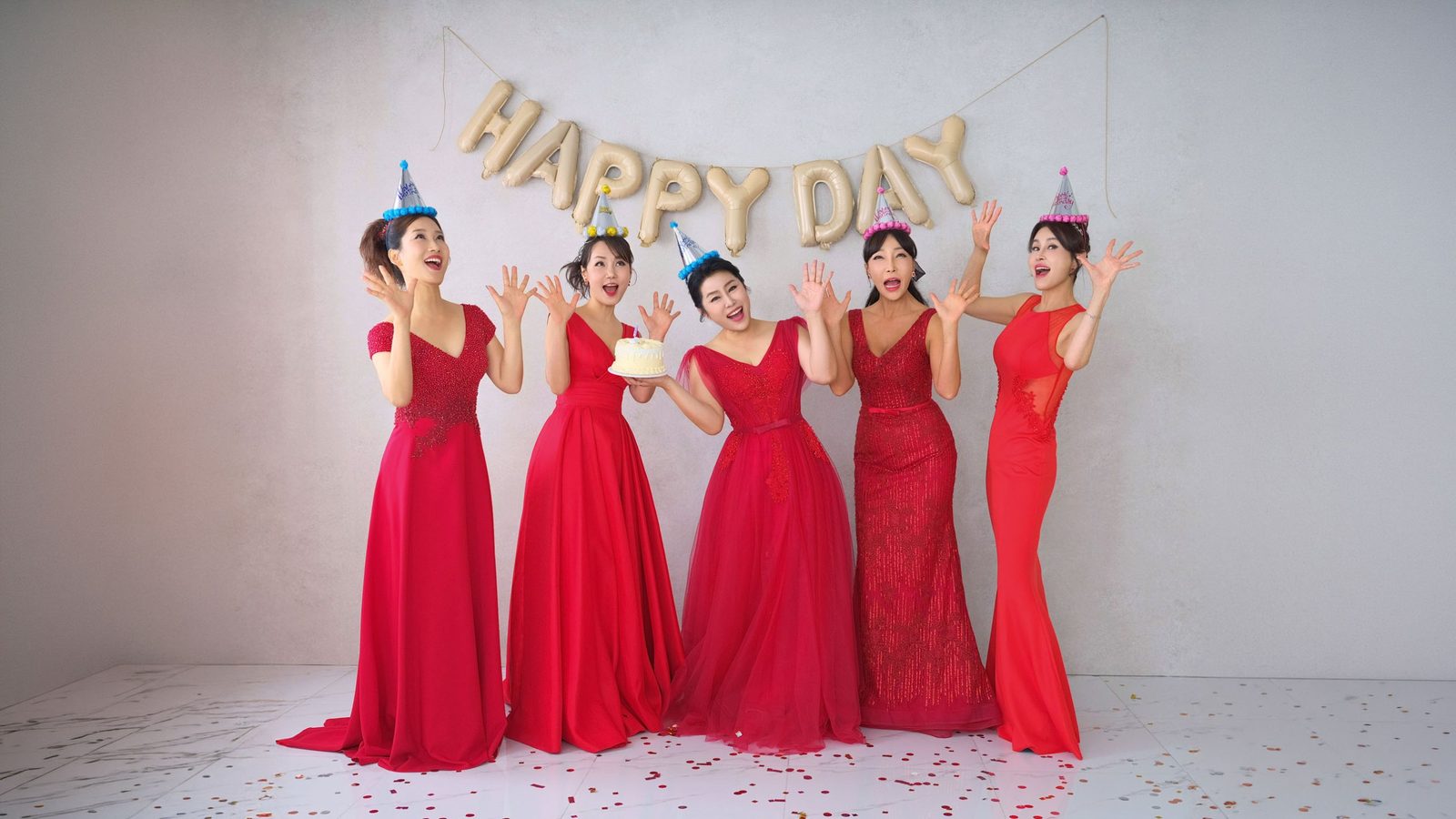 진주 우정사진 — 생일이 아닌 날에 가랜드를 단 이유 사진 9