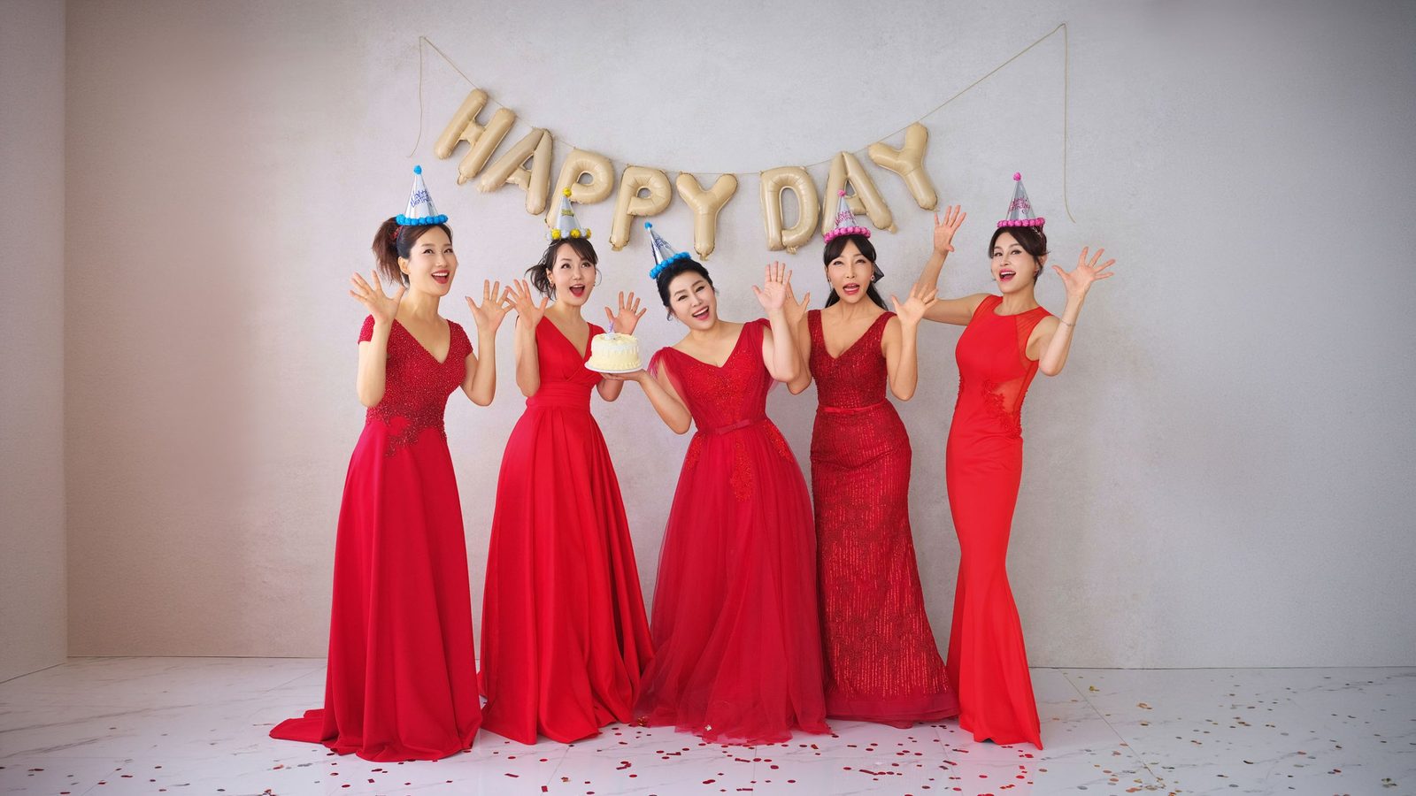 진주 우정사진 — 생일이 아닌 날에 가랜드를 단 이유 사진 10