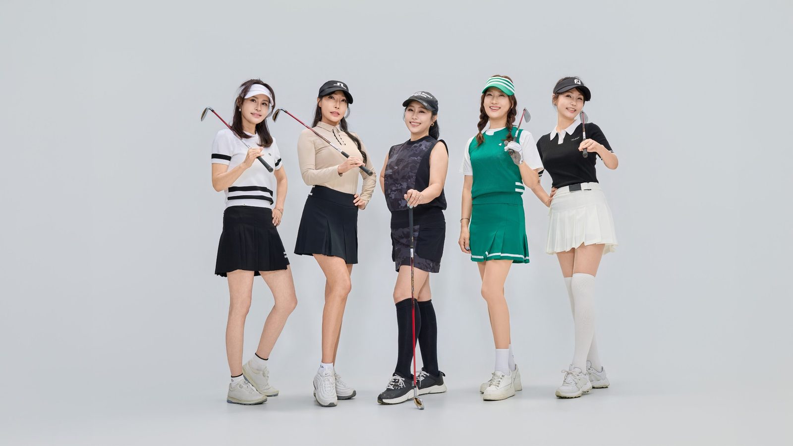 클럽을 든 채의 단체 컷 — 김스튜디오