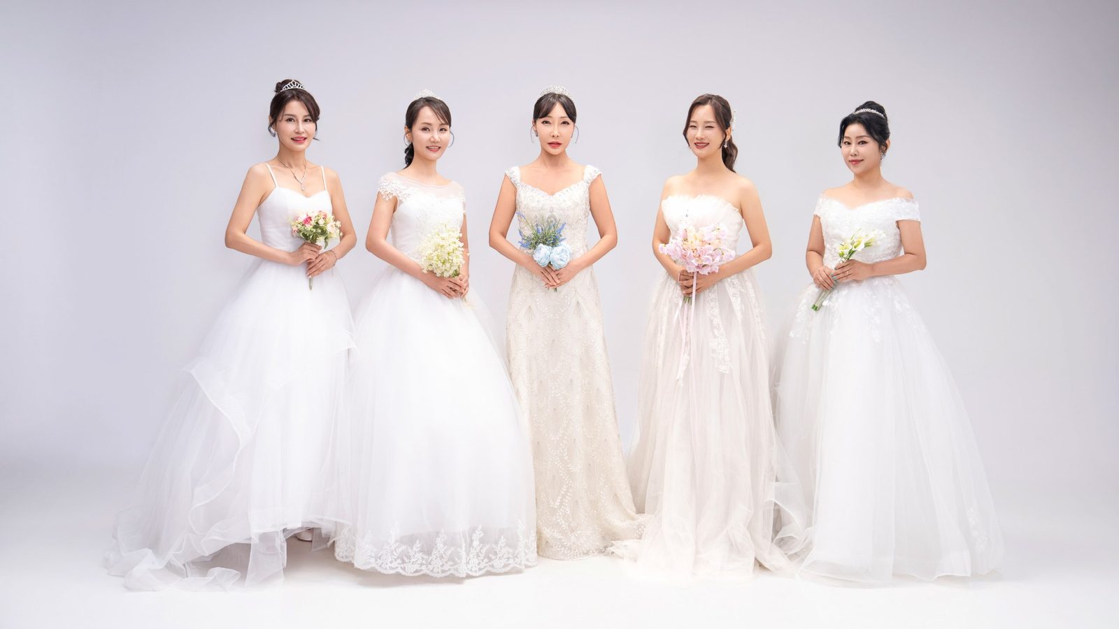 흰 배경 단체 드레스 컷 — 김스튜디오